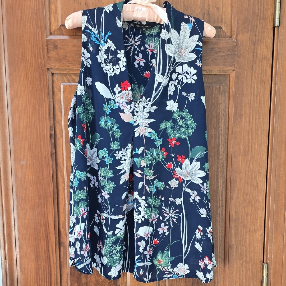 Mario Serrani, Size 16-18, Navy Floral Top